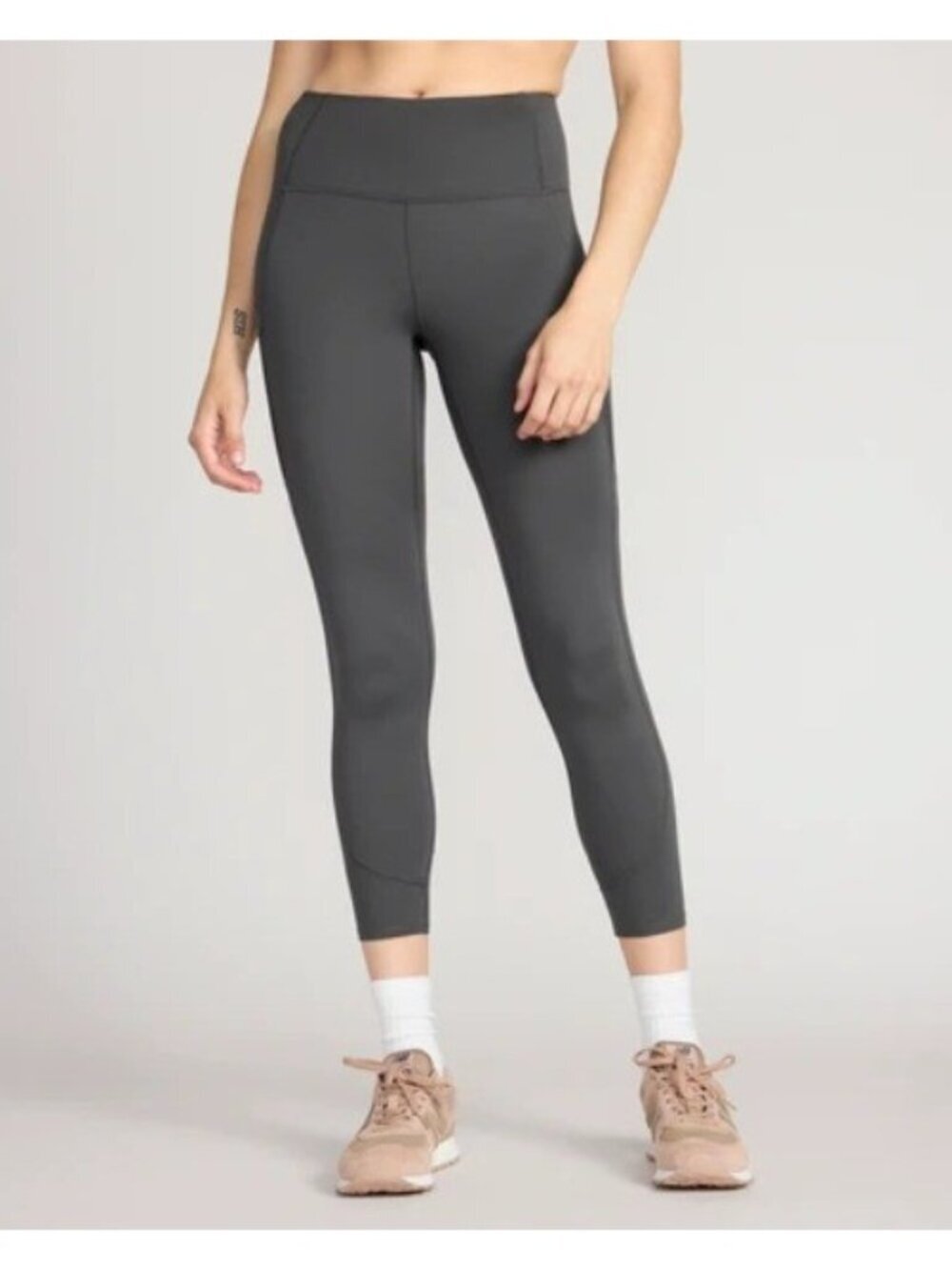 NWT Mondetta Women's L Gray Reflective Crop Leggings Moisture-Wicking B0510